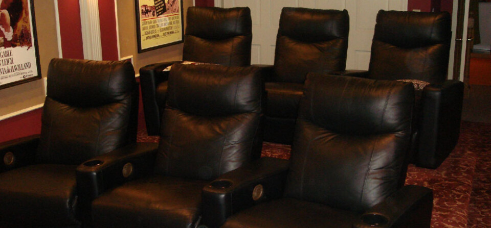 SOMMER theatre room